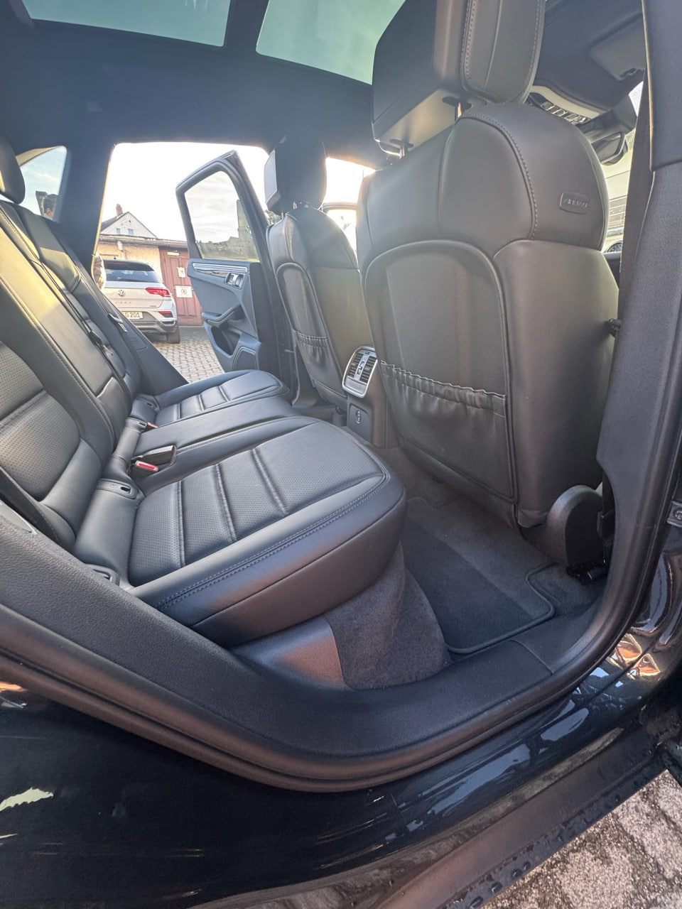 Porsche Macan baxışı, 17 şəkildən 4-cisi