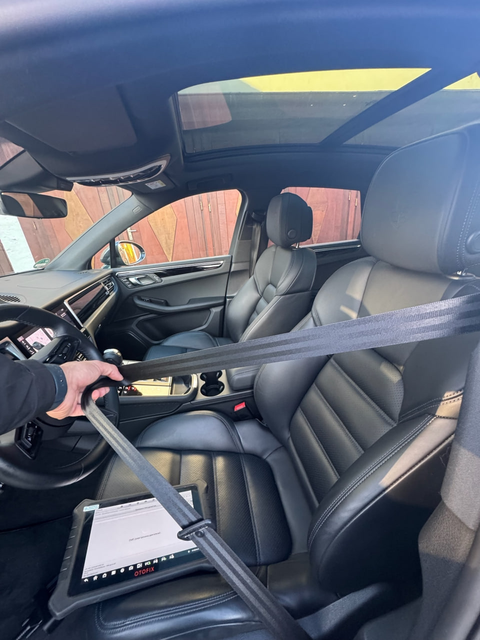 Porsche Macan baxışı, 17 şəkildən 16-cisi